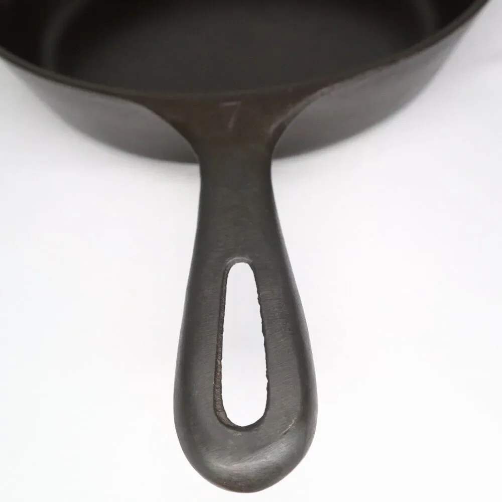 Cast Iron #7 Round Skillet Frying Pan 9 3/4